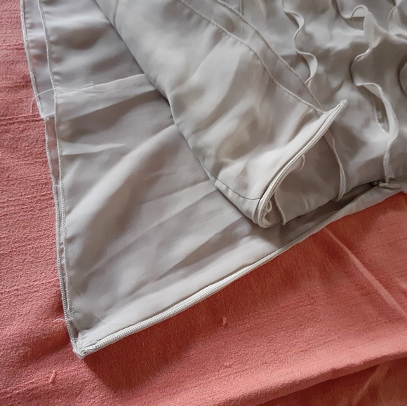 Sleeveless ruffled front top - Picture 3 of 5